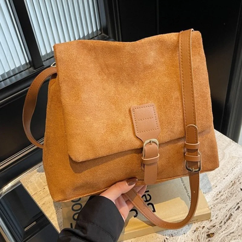 

Vintage Matte Finish Messenger Bag for Women, Large Capacity2025New Autumn-Winter High-End Niche Commuting Crossbody Tote Bag