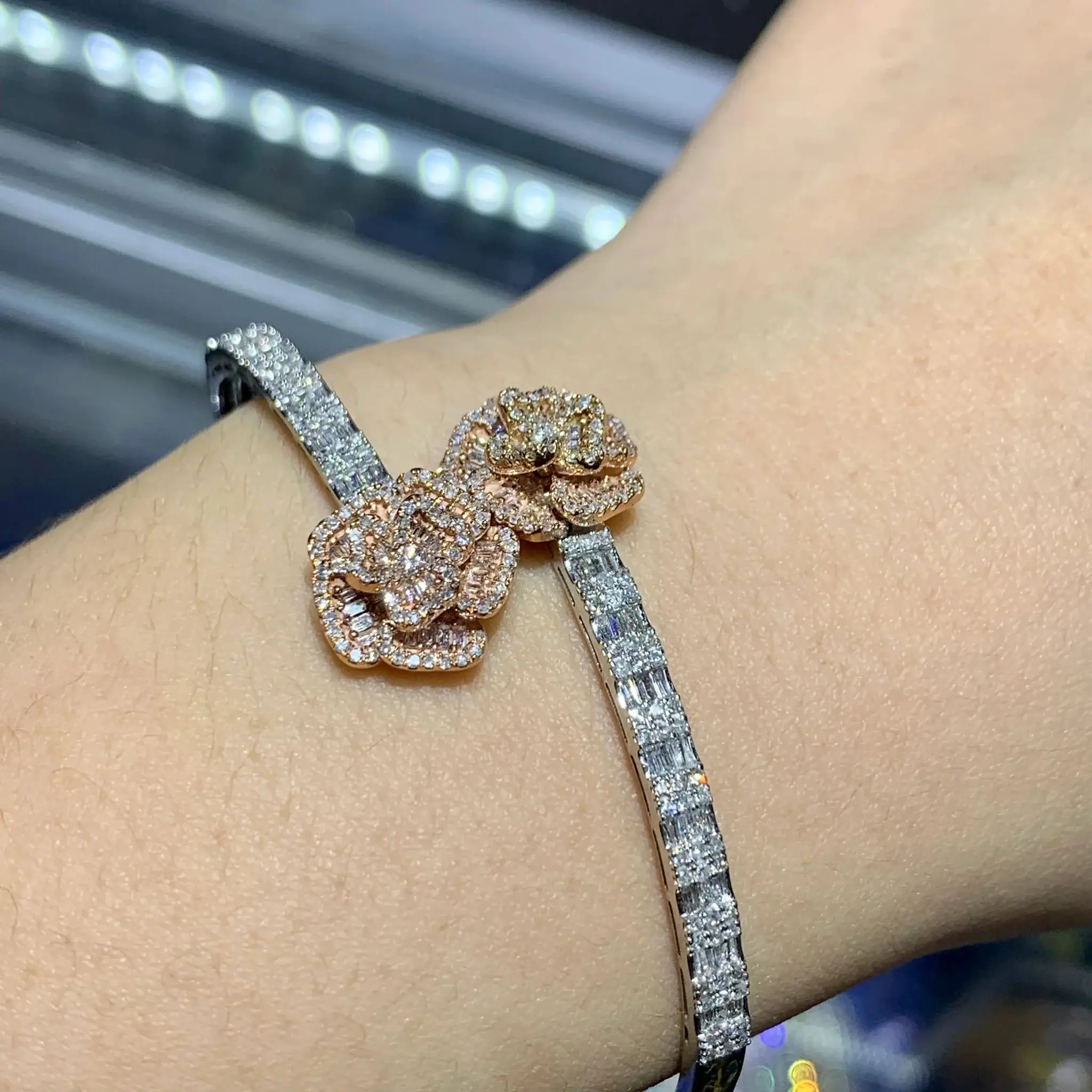 Iced Out Bling New Arrived Fashion Women Jewelry Two Tone Rose Gold Flower CZ Open Bangle Bracelet
