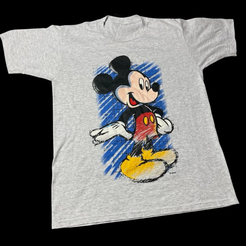 تي شيرت نسائي مطبوع عليه شخصية ديزني الرسمية تي شيرت قطني مريح للخريف والشتاء تي شيرت نسائي عالمي للزوجين