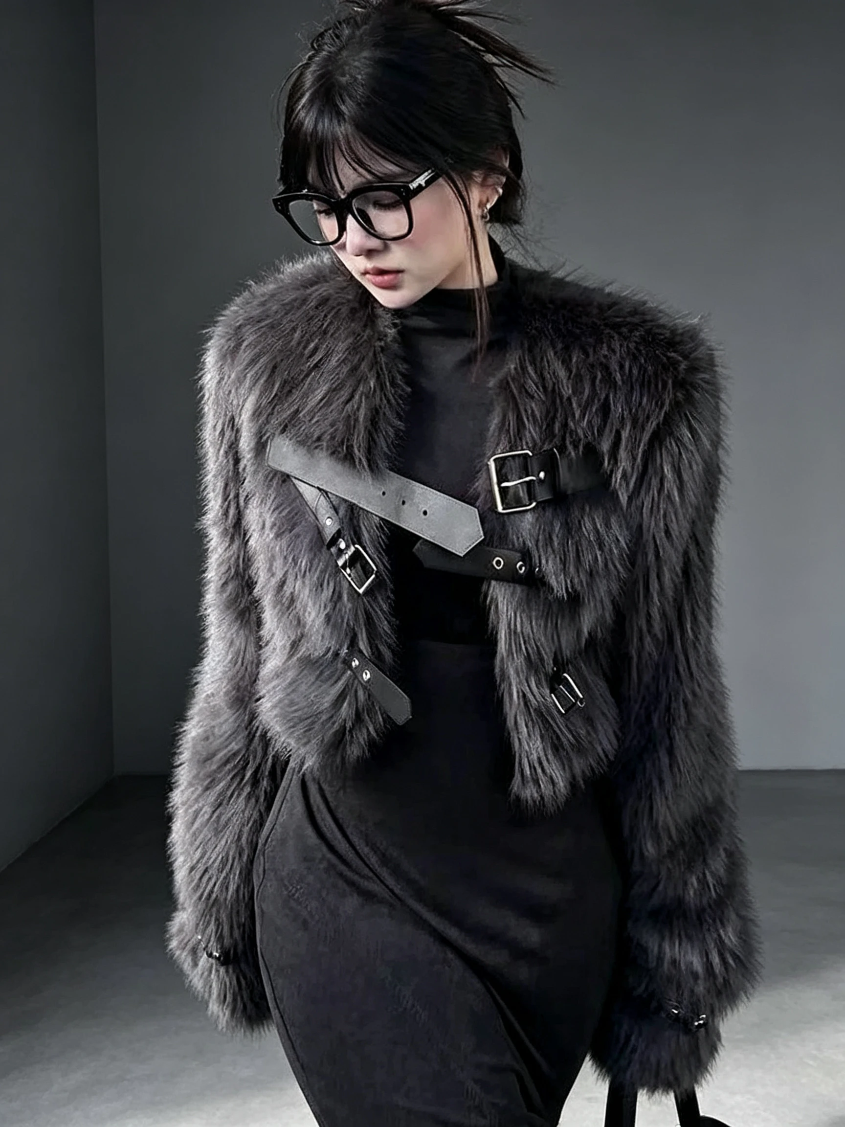 Fashionable Short  Fur Coat Women's Thick Warm Top Retro Style Loose Fit Long Sleeve Pure Color Straight Hem Daily Wear