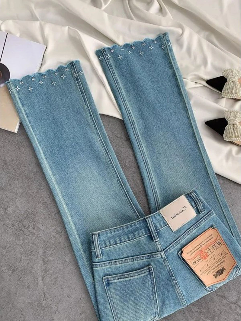 Retro Flower Embroidered High Waist Jeans for Women Autumn 2026 New Straight Loose Wide Leg Pants Baggy Cropped Denim Trousers
