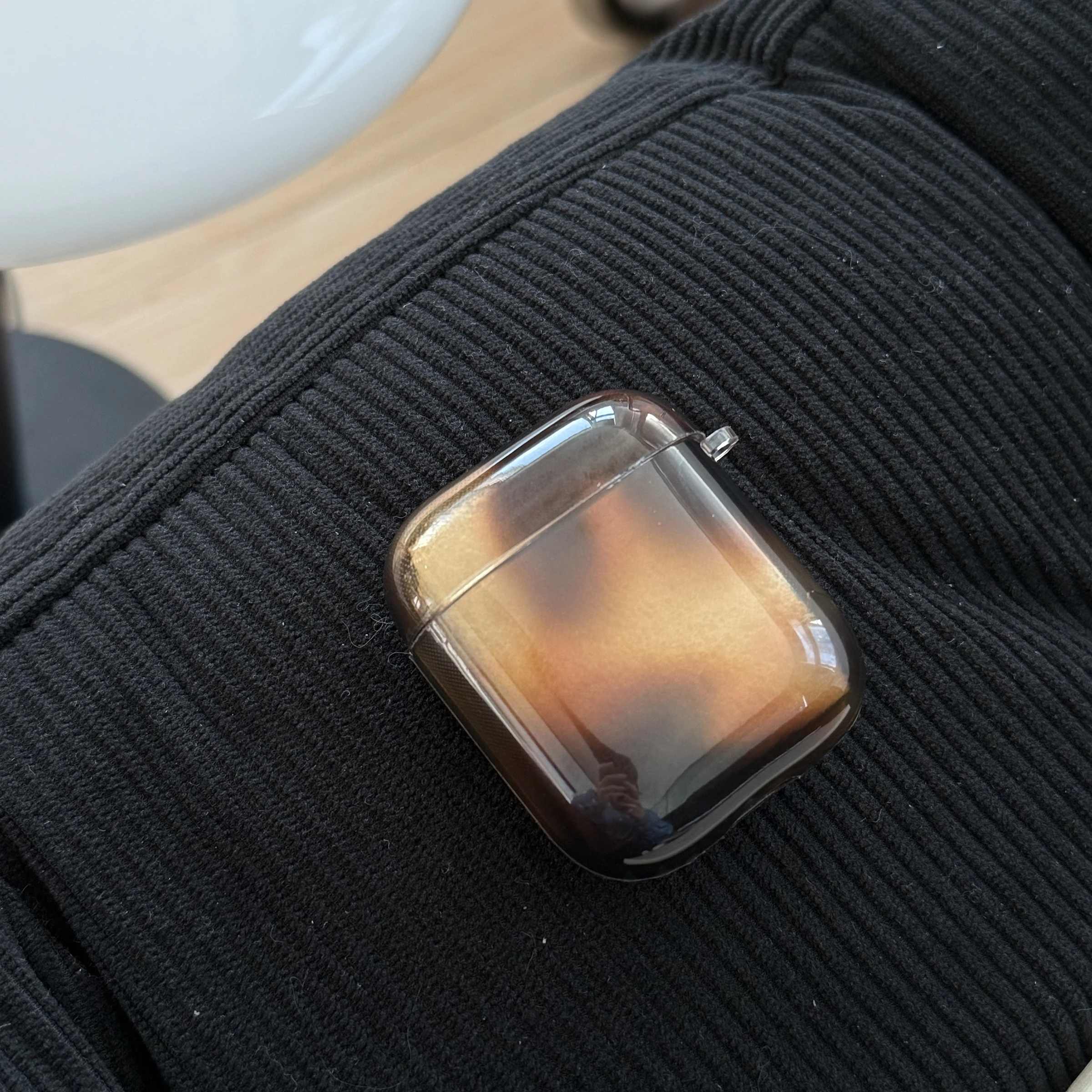 متدرج شفاف باللونين الأسود والبني + حلقة مناسبة لحافظة Apple Airpodspro2/Airpods Pro/Airpods4 Case/Airpods3 Case/Airp