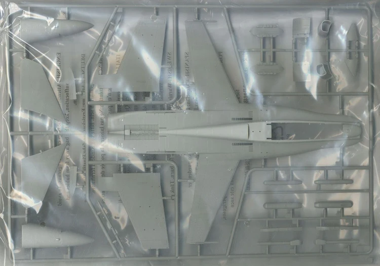 Hobbyboss 80321 1/48 الولايات المتحدة F/A-18C الدبور المقاتل العسكرية تحصيل هواية عرض لعبة البلاستيك التجمع أطقم منمذجة