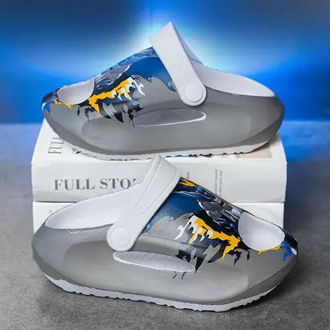 BeastKingdom Batman Superman Moderiktiga Tåtofflor Mjuka och Andningsbara Sandaler för Grundskola och Mellanstadieelever 10 best sales Batman-skor - №3