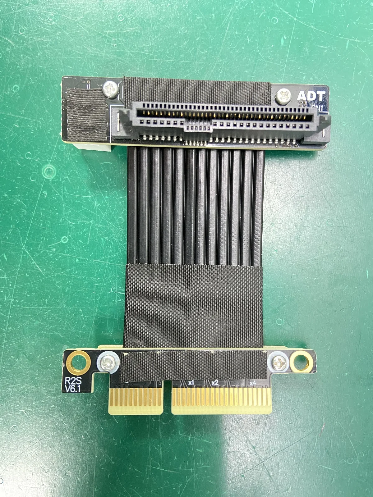 

U. 2 interface U2 to PCI-E 4.0 X4 SFF-8639 NVMe pcie extended data adapter cable PCIe4.0x4 gen4 ，64G/bps