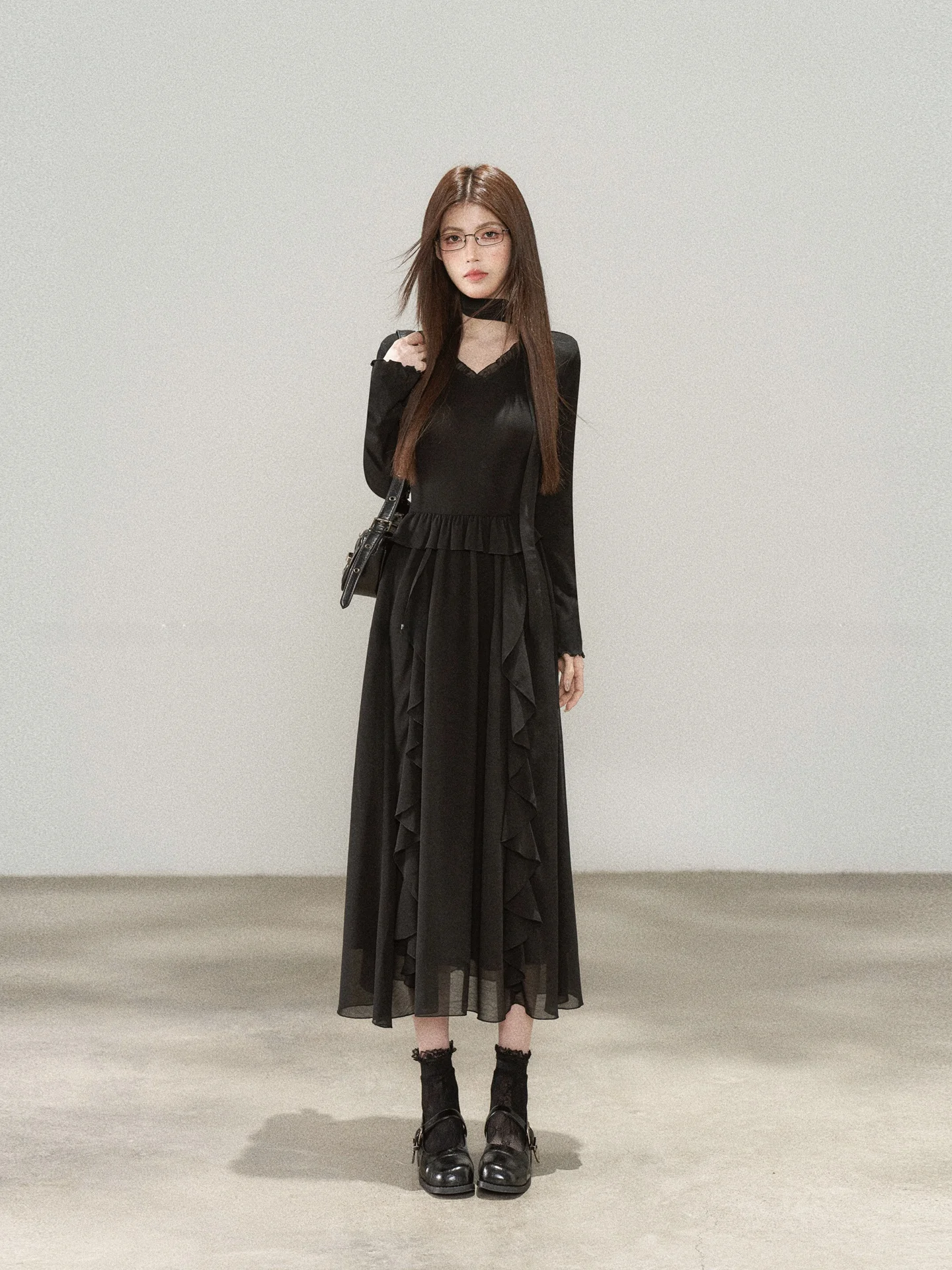 

Slimming Black V-Neck Dress by Matsumoto Sosho Early Spring Beautiful Women's Fashionable Long Dress French Style A-Line Skirt