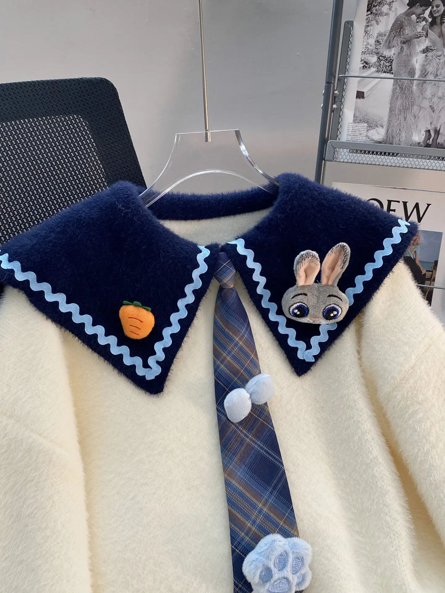 2026 스위트 컬리지 스타일 스웨터 여성용 가을/겨울 신상 풀오버 루즈핏 편안한 에이지리스 귀여운 플러피 브이넥 탑