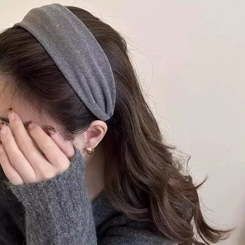 Breites Wildleder-Stirnband für Damen im Herbst und Winter – hochwertiges, gepresstes Haar-Stirnband, mehrere Farben erhältlich – Detail 3