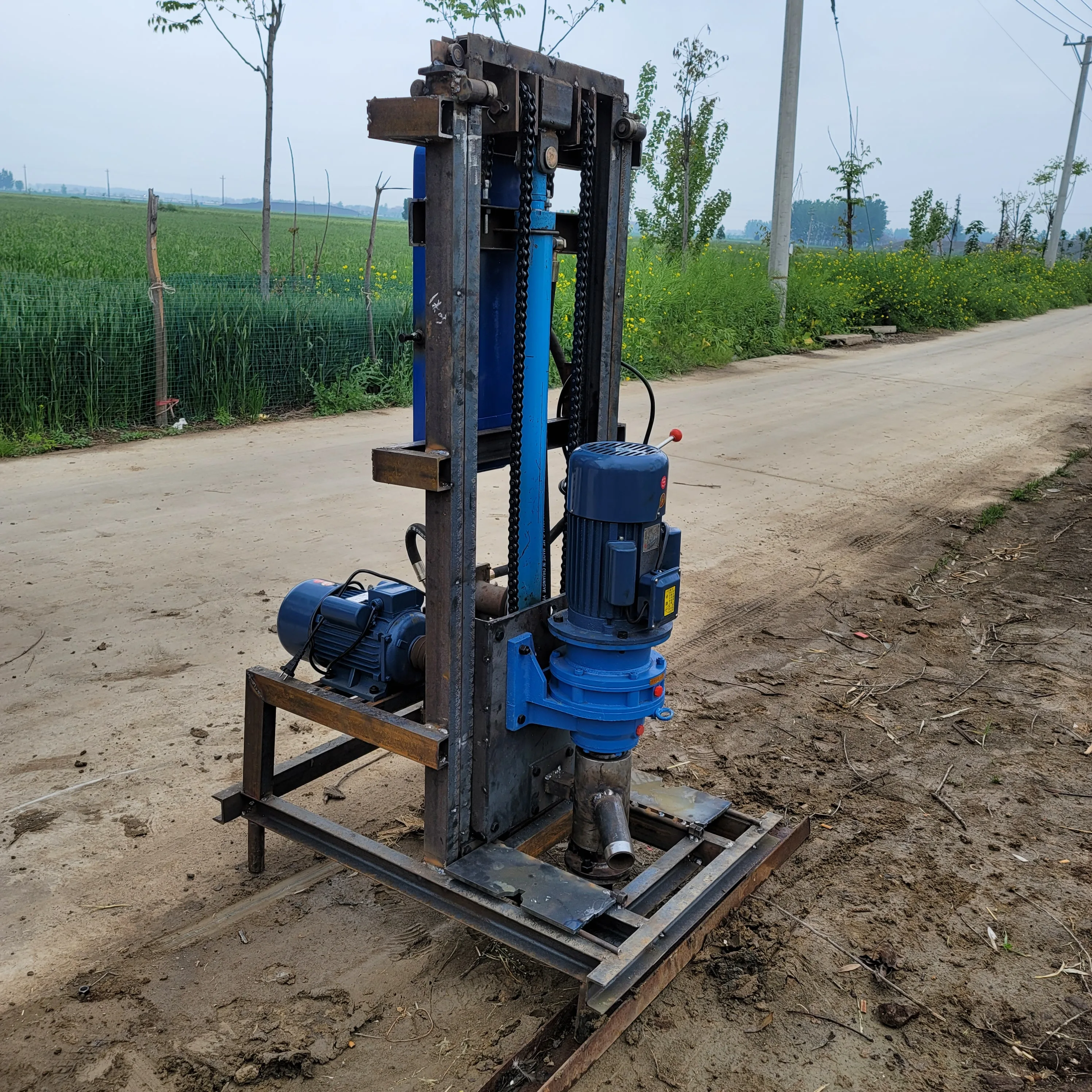 Mini impianto di perforazione per pozzi d'acqua personalizzabile per vendite dirette in fabbrica Impianto di perforazione agricola domestica elettrica da 100 metri