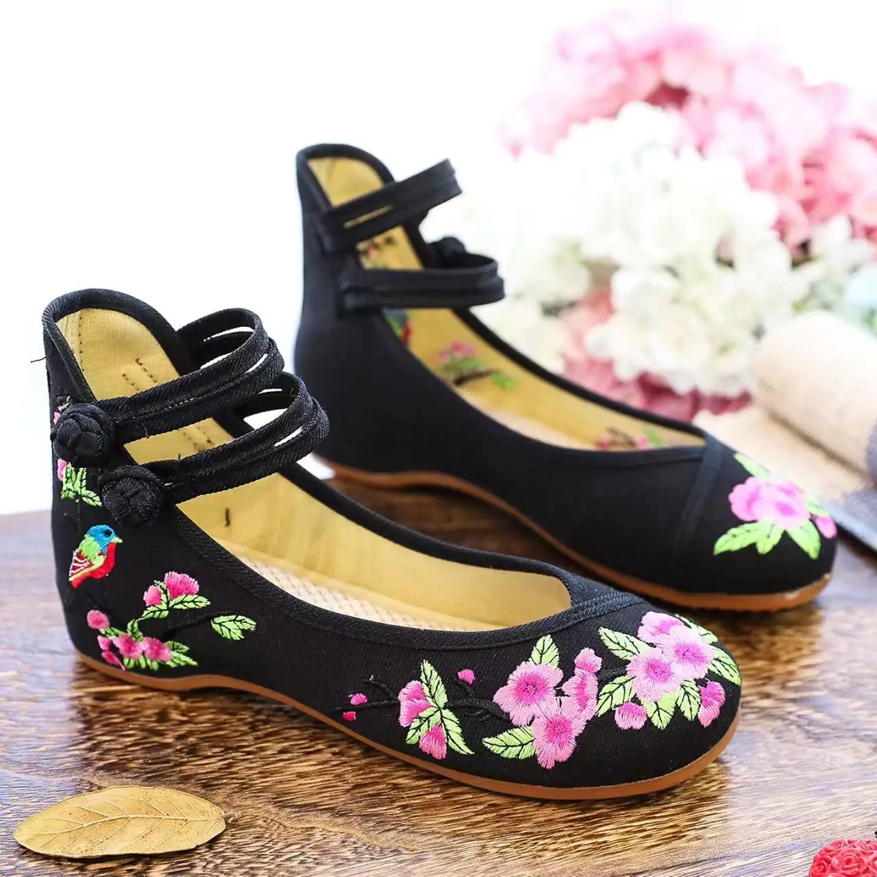 

Женские тканевые туфли на плоской подошве с вышивкой, в этническом стиле, с мягкой подошвой, круглым носком, неглубоким вырезом, на ремешке с пряжкой, в стиле Ханьфу, ретро, цвета нюд.