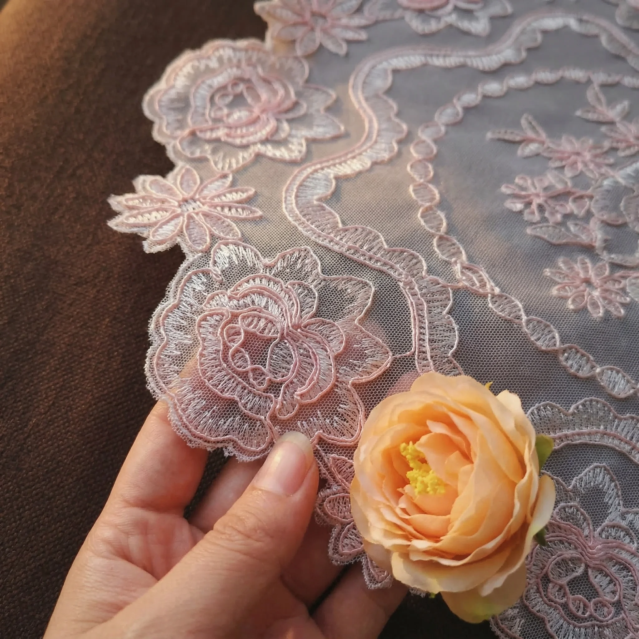 Luxury Red Lace Jacquard Dinner Placemats Set 4pcs Decorative Pink Embroidered Table Mats Cloth Tableware Mat Wedding Decor