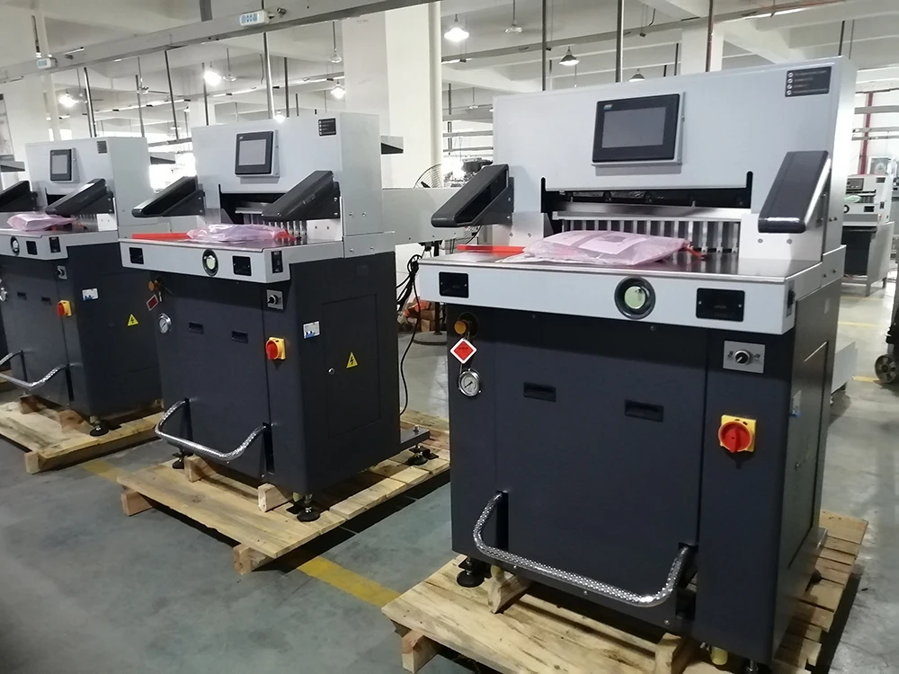 QK-H520T آلة قطع الورق الهيدروليكية 520 مم التي يتم التحكم فيها بواسطة البرنامج مع شاشة LCD تعمل باللمس مقاس 7 بوصات