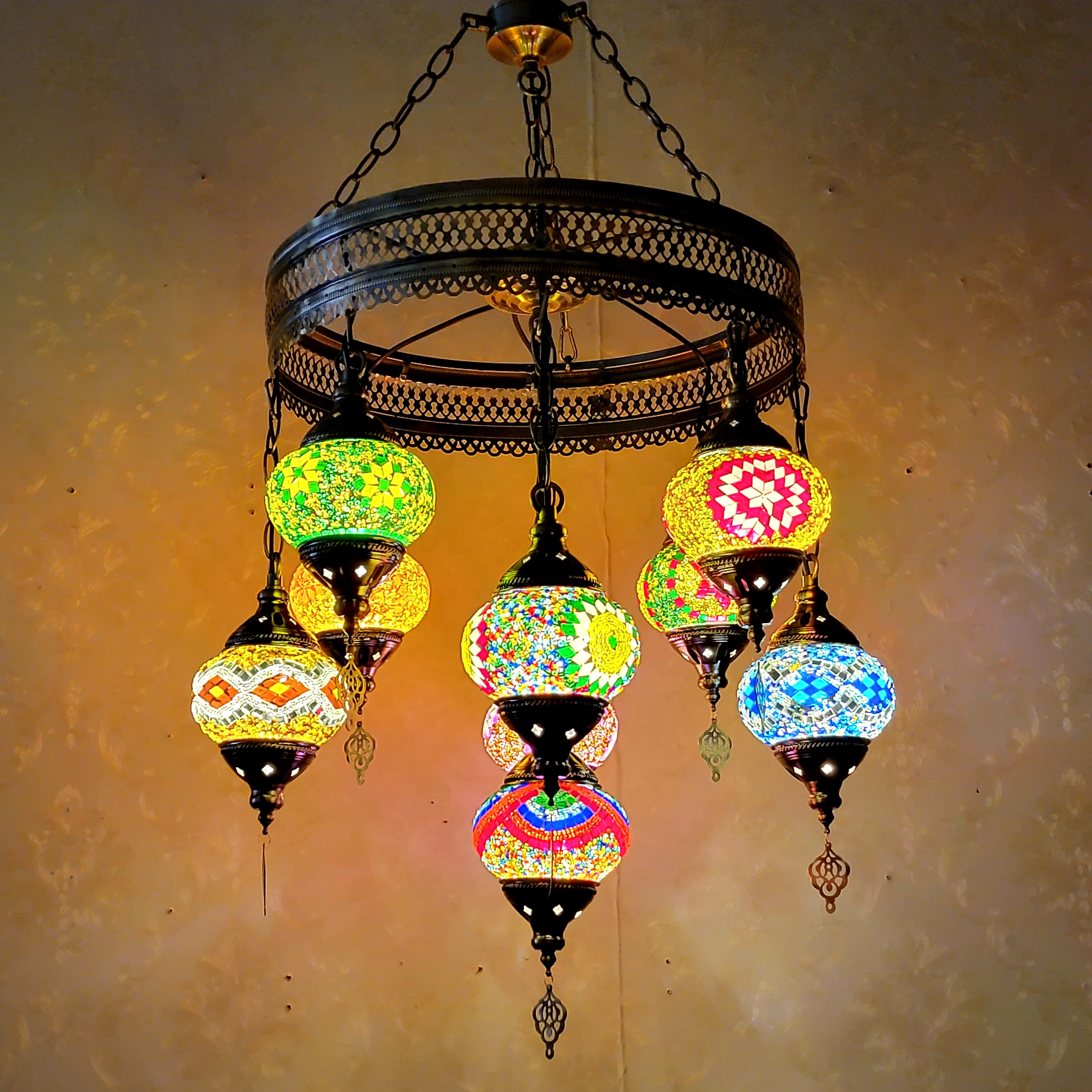 

Люстра из золотого стекла премиум-класса с турецкой мозаикой оптом - великомасштабное подвесное освещение для коммерческих и роскошных помещений