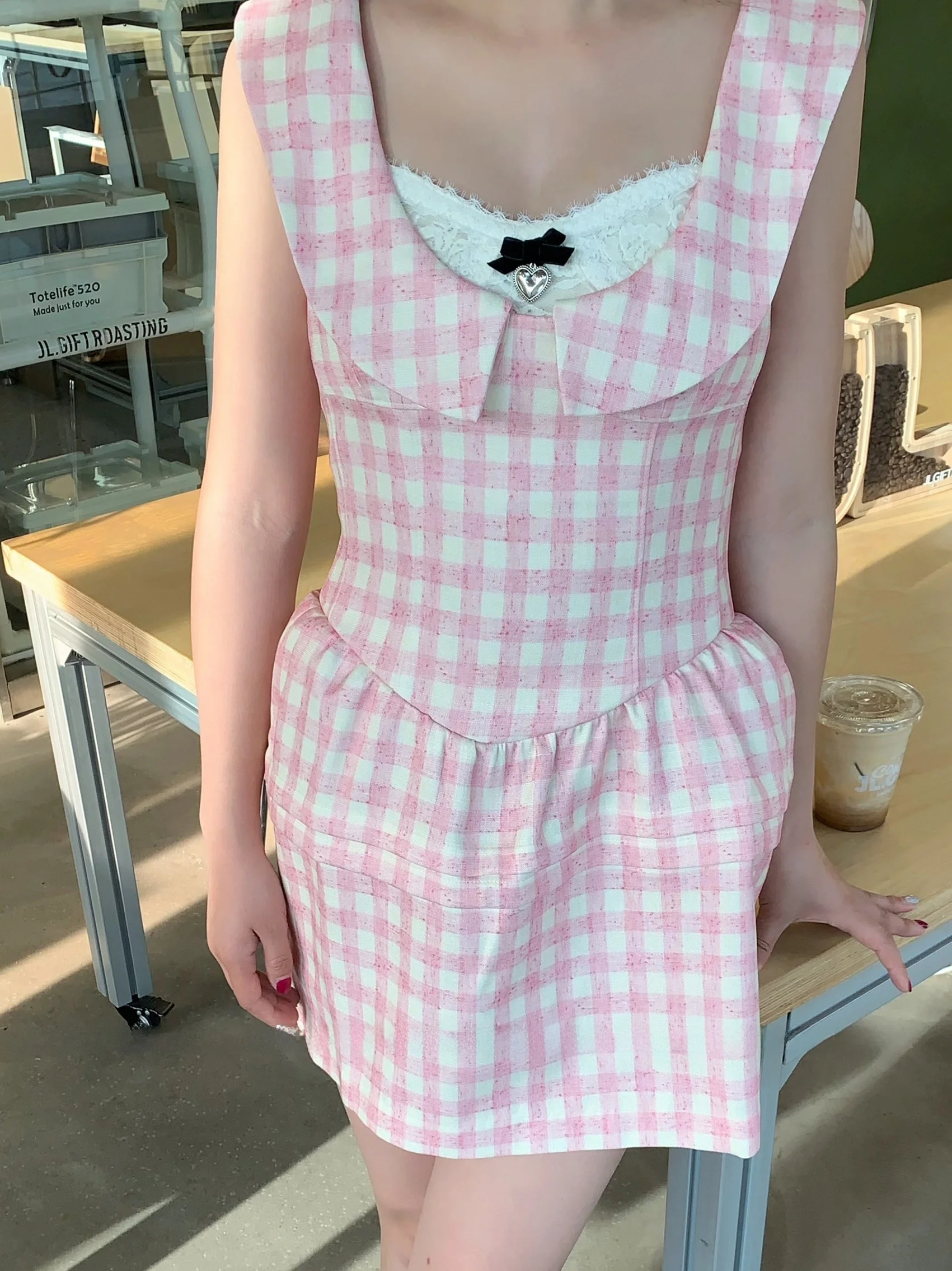 فستان Sweet Doll White Day Bear UUTON Tulip Bud على شكل حرف U بدون أكمام، تنورة على شكل حرف A عالية الخصر جديدة ولطيفة