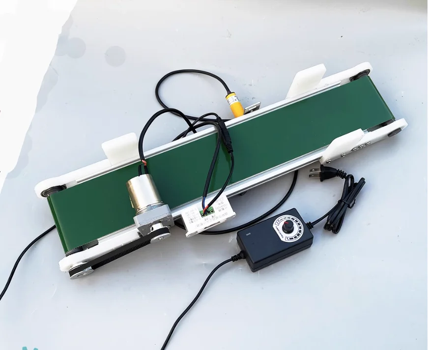 Small Desktop Conveyor Belt Conveyor 10x50cm With Photoelectric Counter PP Plastic Assembly Line Model Adjustable Speed