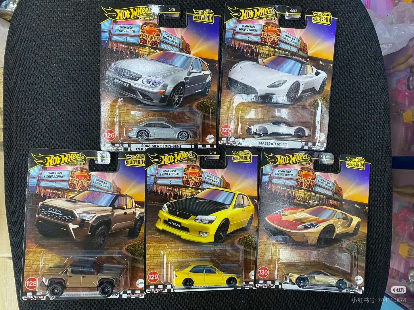 ฮอตวีลส์ บูเลอวาร์ด: ชุด 3 คัน รถพรีเมียม ปี 2025 เมอร์เซเดส-เบนซ์ มาเซราติ โตโยต้า ฟอร์ด จีที 1:64 โมเดลรถของเล่นไดแคสต์ ของขวัญ