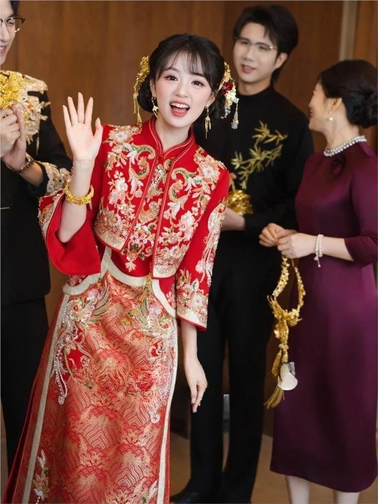 

New Chinese-style engagement cheongsam toasting dress bride's wedding and exit set for women