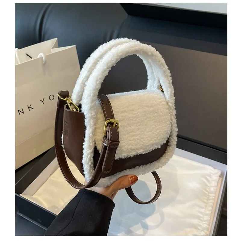 Plush Hand Bag 2023 Autumn Winter New Fashionable All Match Cute Lamb Wool Shoulder Bag Simple Casual Women Crossbody Bag