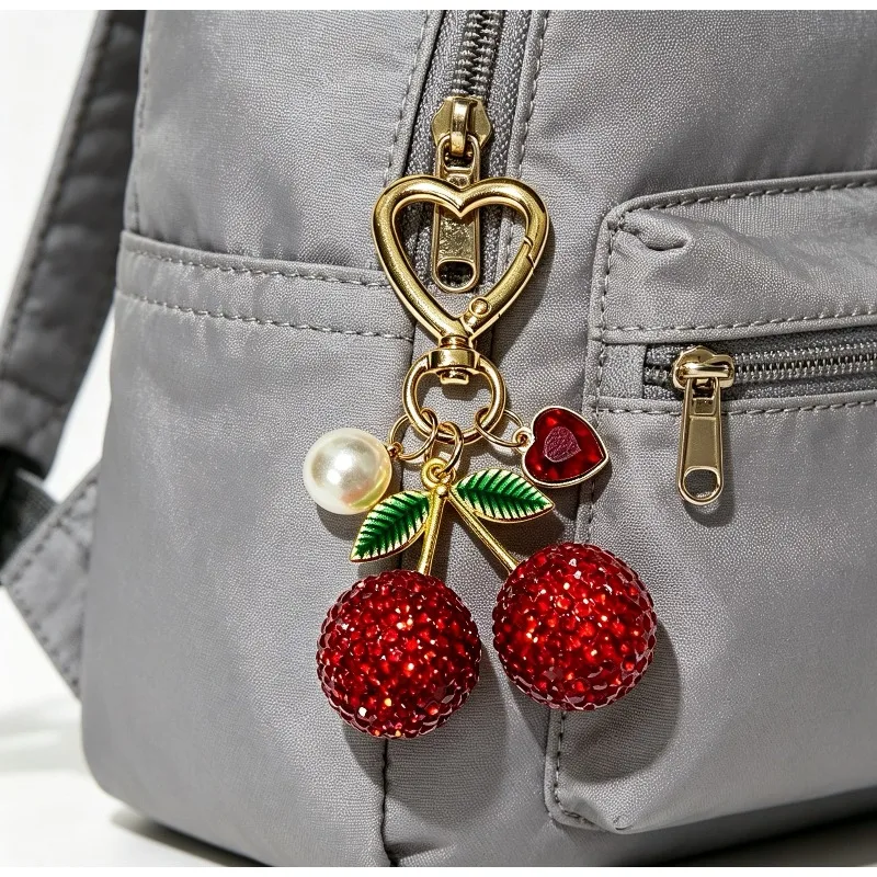 1 Piece Exquisite High-End Beautiful Full Diamond Cherry Heart Pearl Chain Small Gift Pendant, Creative Maximalist Style Bag Accessory Charm, Cute Chain for Women's Bags, Bag Accessories, Couple's Gift, Exquisite Decoration for Valentine's Day