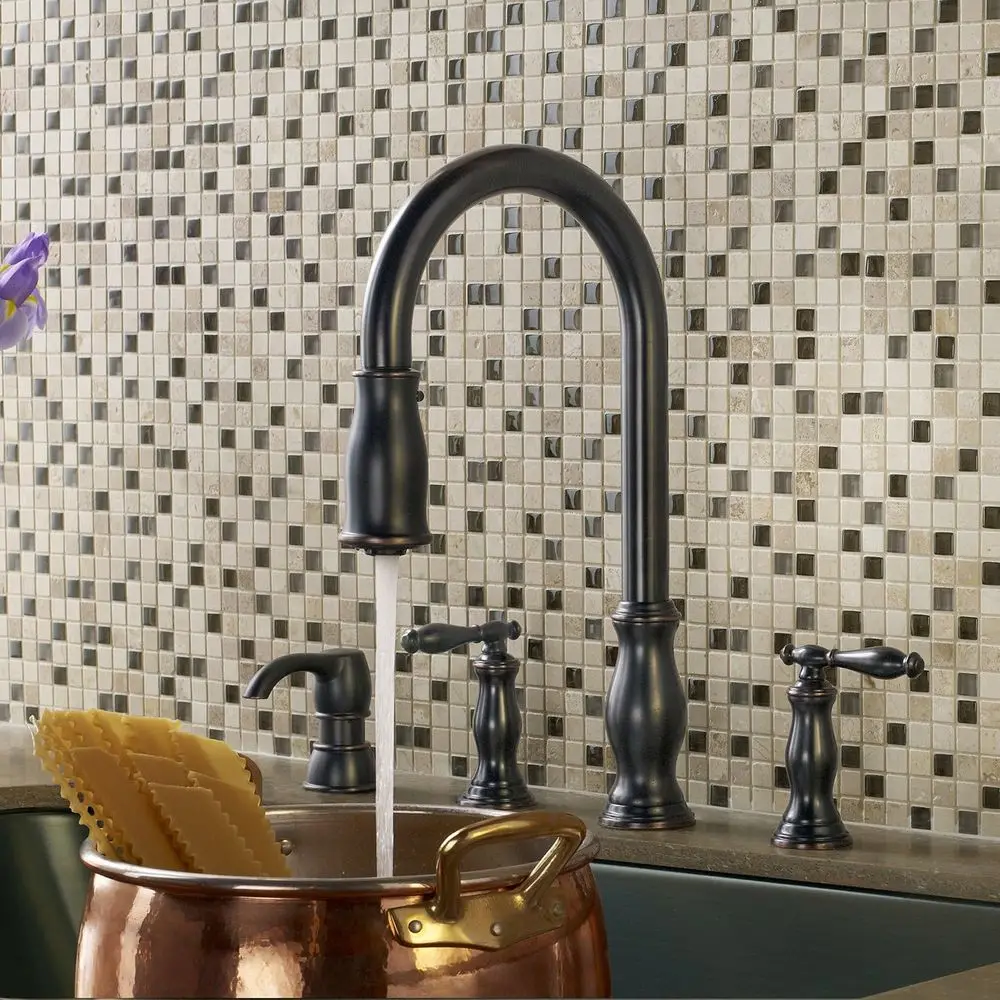 Torneira de cozinha com pulverizador pull-down de arco alto com alça dupla e dispensador de sabão em acabamento bronze toscano, modelo F5314HNY