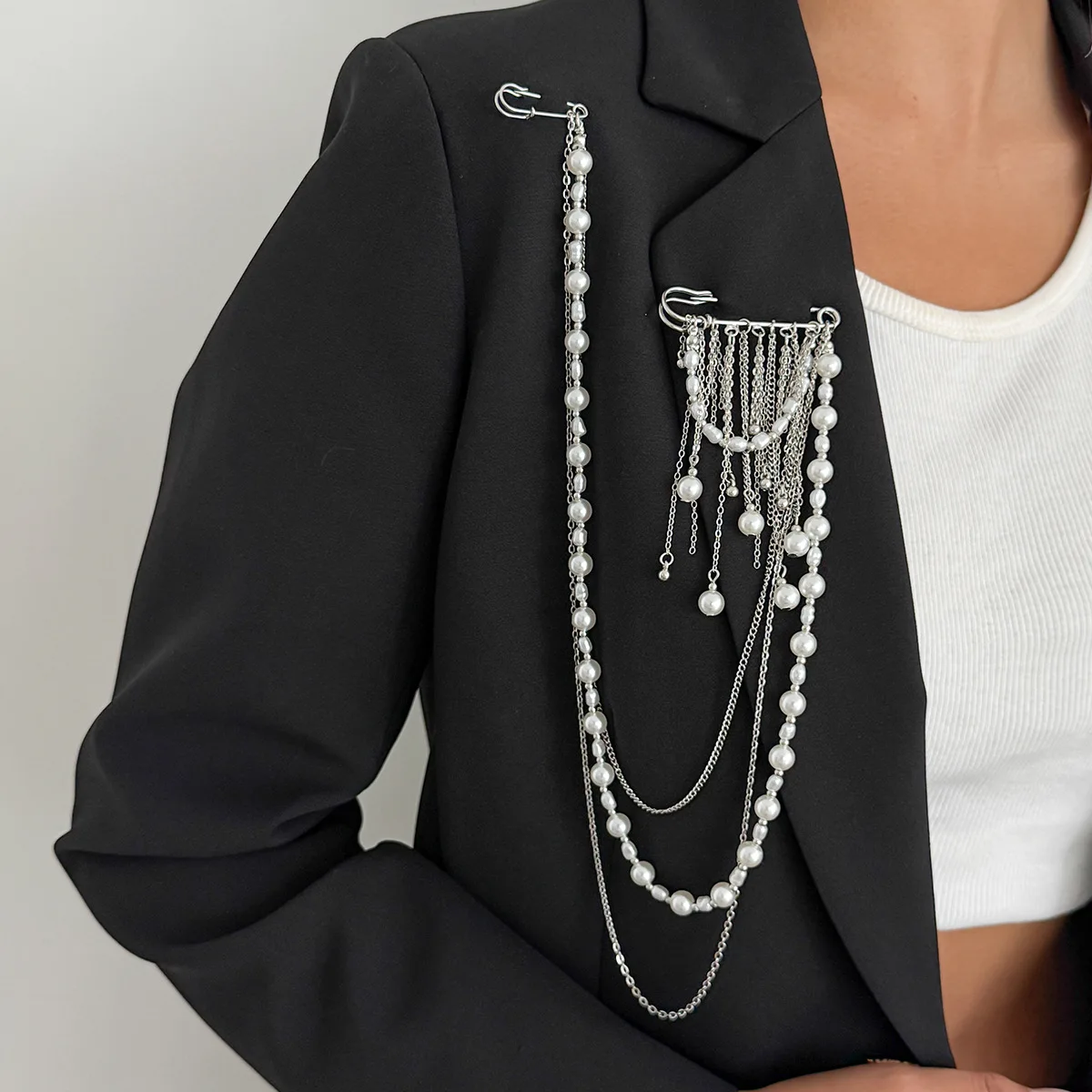 

New Elegant Tassel Chain Brooch Pins for Women Fashion Luxury Pearl Beaded Decoration Badge Jewelry Accessory