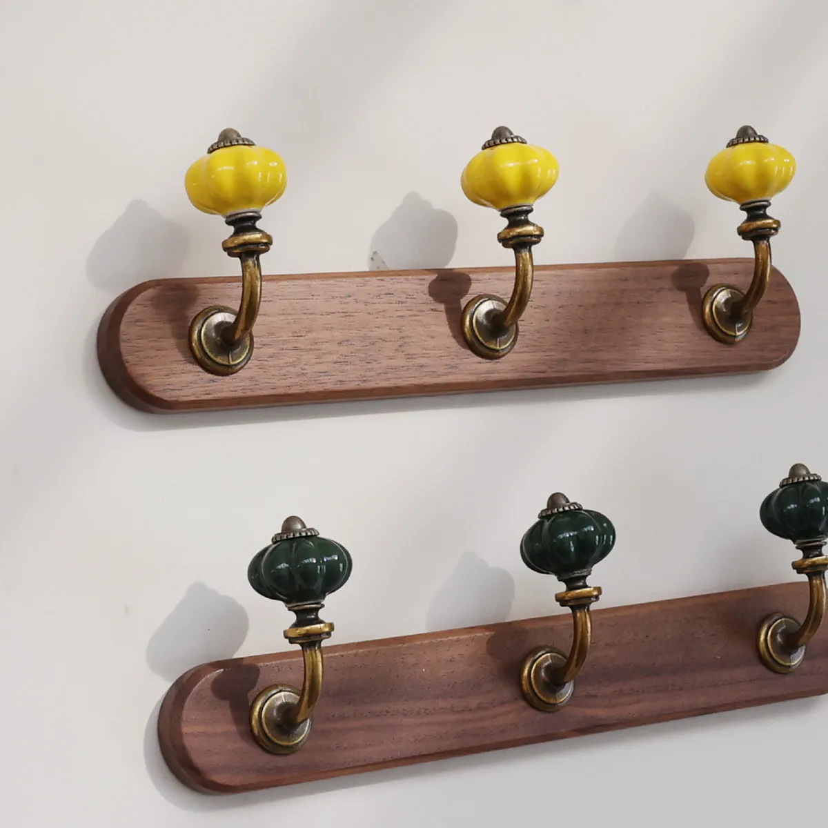 French Retro Walnut Wood Hook, Porch Behind The Door, Coat Hanger Decoration, Coat Hook Punching, Antique Style on The Wall