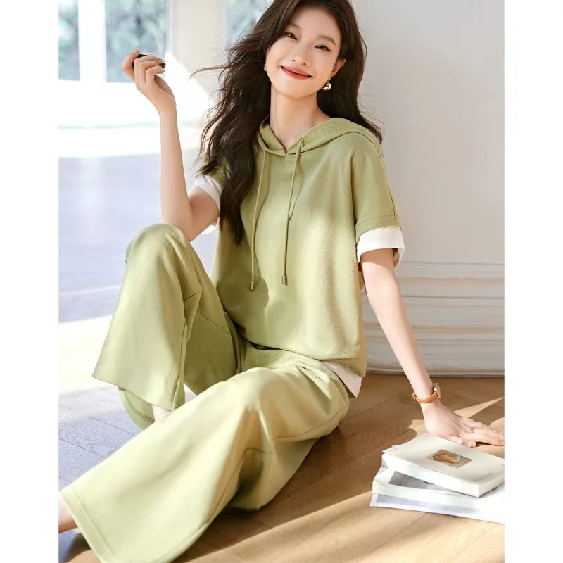 

Лето 2025 г., женские повседневные спортивные зеленые толстовки с капюшоном, широкие брюки, комплект из двух предметов, женские уютные топы с короткими рукавами, брючные костюмы