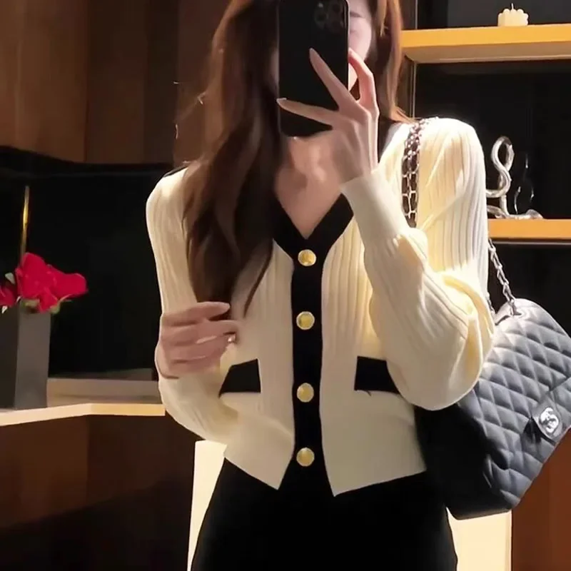 

Spring Vintage Elegant V-neck Short Style Knitted Cardigan Women Fashion Chic Button Slim Contrast Sweaters