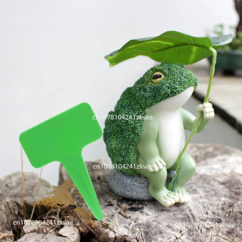 Outdoor broccoli frog ornament resin frog animal creative decoration American garden decoration