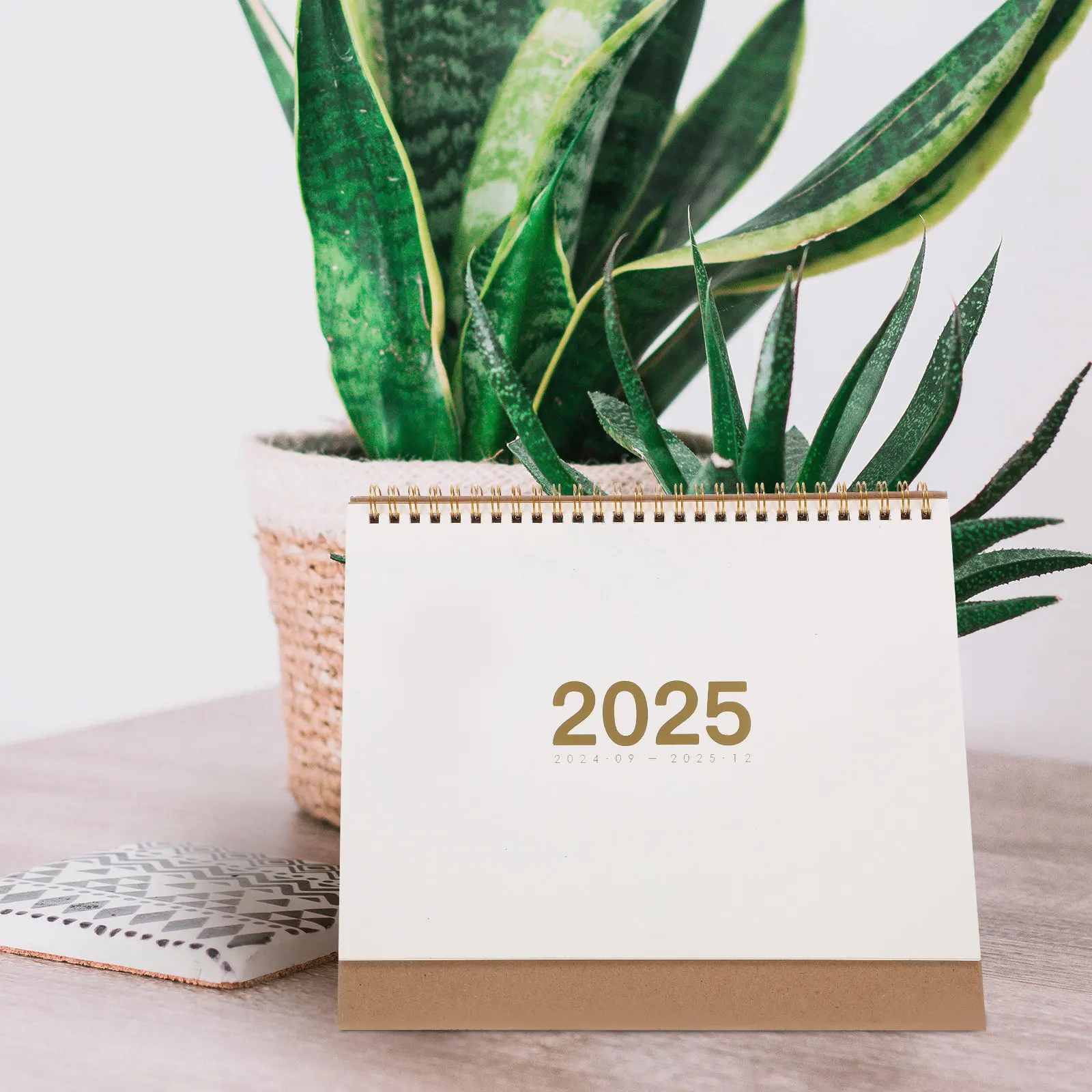 

2025 Spiral Bound Standing Flip Desk Calendar Minimalist Style Desktop Table Calendar for Office Home Scheduling Planning