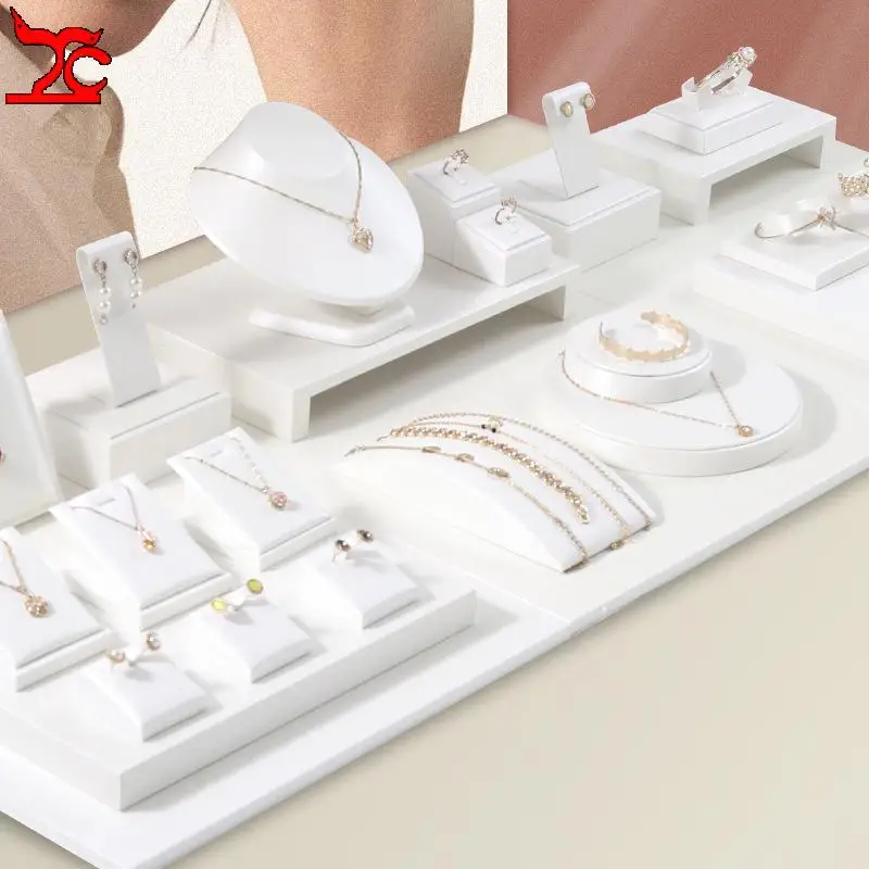 Luxurious Exhibitor Set Jewelry Display Stand White Leather Necklace Pendant Organizer Jewelry Window Counter Display Showcase