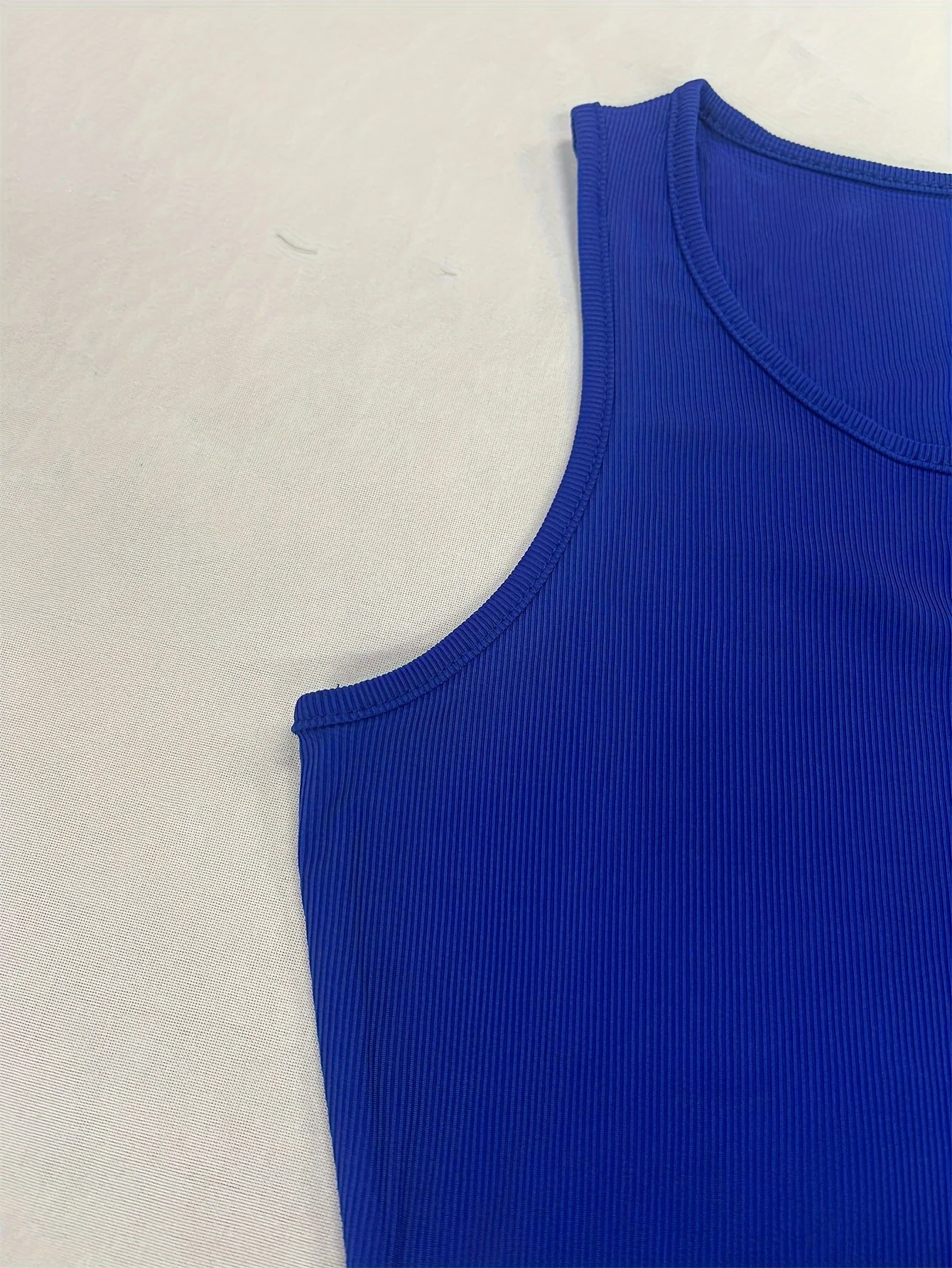 Versatile, fashionable, solid color, sexy V-neck vest with a herringbone women\'s top underneath