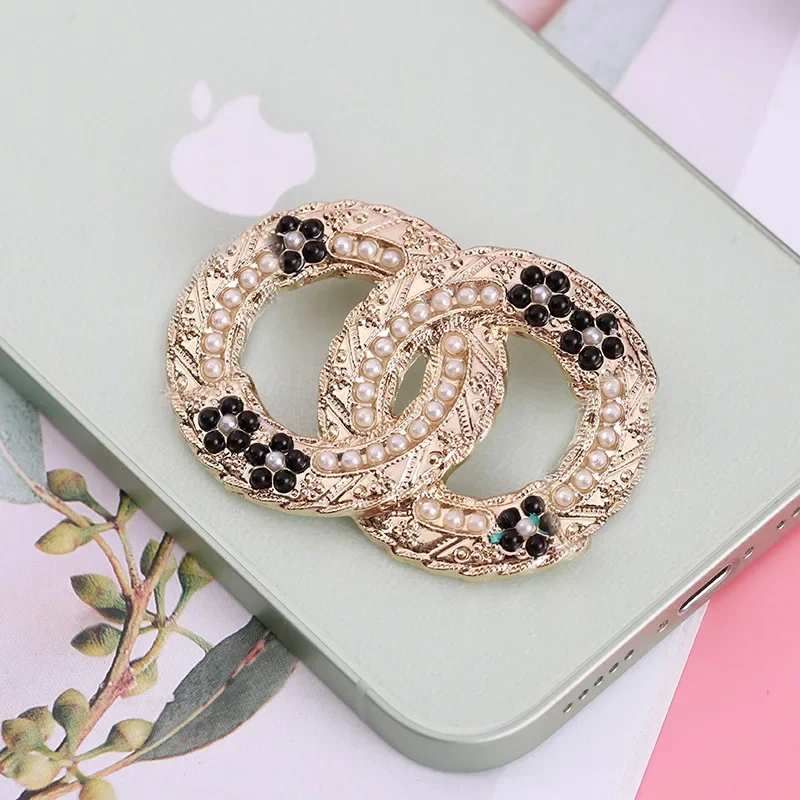 مزدوج C بروش لؤلؤة الأوروبية والأمريكية ليتل شانيل نمط البدلة سترة دبوس التبعي