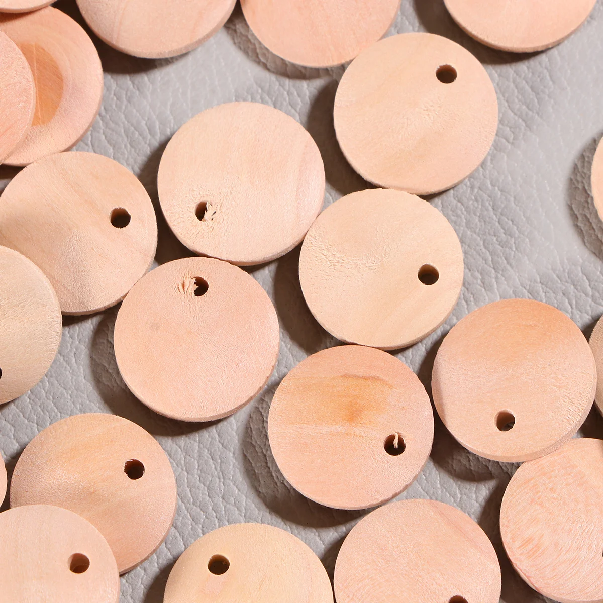 

200Pcs Round Wood Slice Pendants DIY Jewelry Accessories Simple Stylish Necklace Bracelet Charms Wooden Pendant Charm
