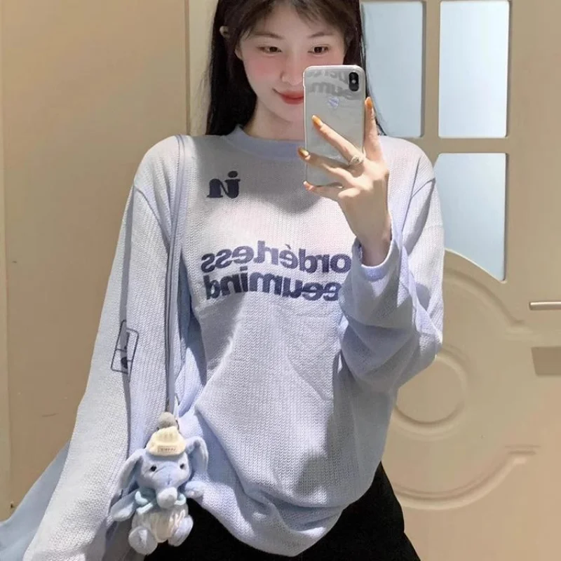 เสื้อยืดแขนยาวผู้หญิง ดีไซน์พิมพ์ลาย คอกลม สีน้ำเงินสไตล์อเมริกันเรโทร สำหรับฤดูใบไม้ผลิและฤดูใบไม้ร่วง ทรงหลวม สบายๆ