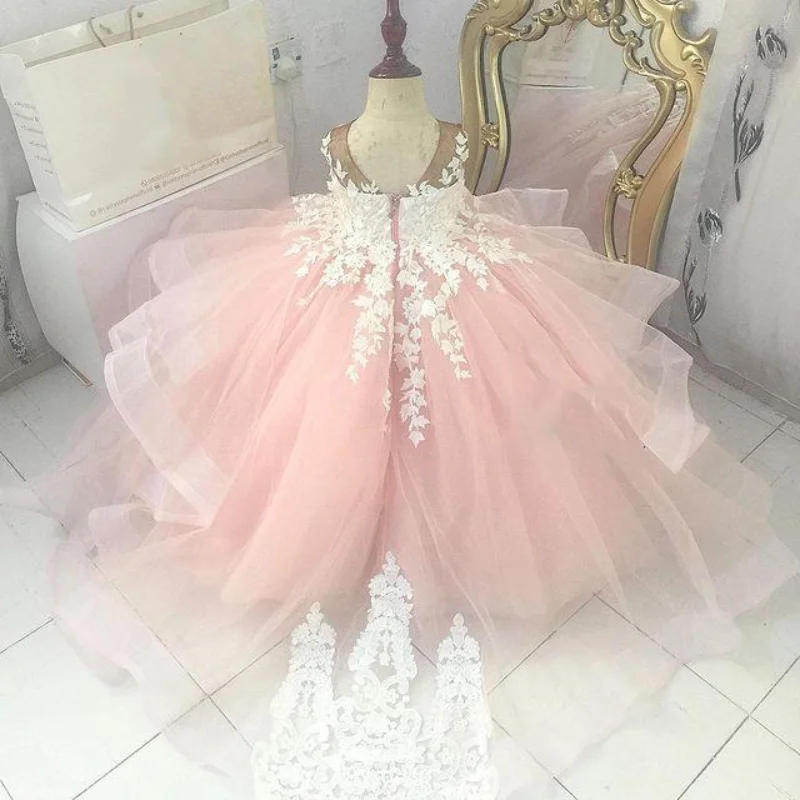 

Lace Flower Girl Dresses Sheer Neck Tiers Ball Gown Little Girl Wedding Dresses Cheap Communion Pageant Dresses Gowns