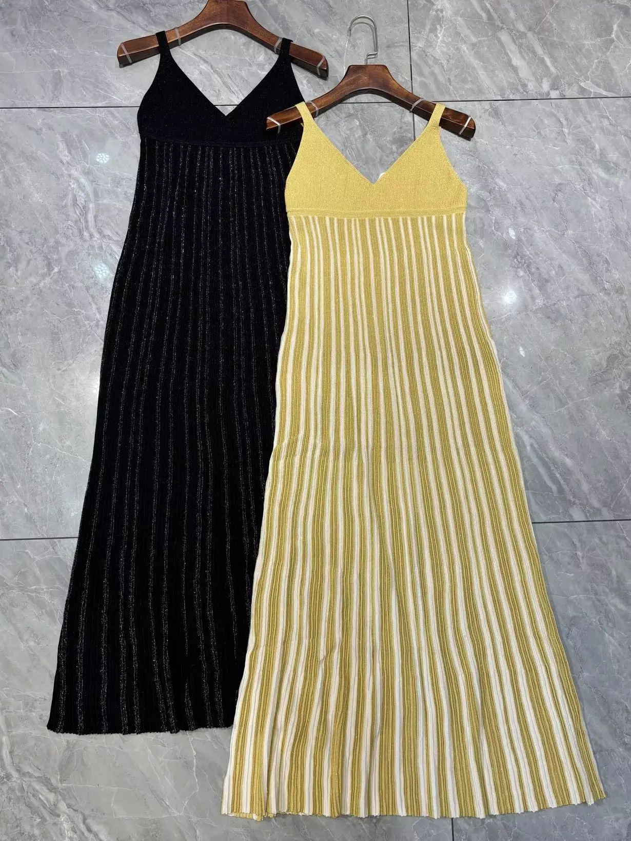 

Ladies 2-Color Knitted Sling Robe Metallic Striped V-Neck Sleeveless High Waist Fashion Female Knit Maxi Dress