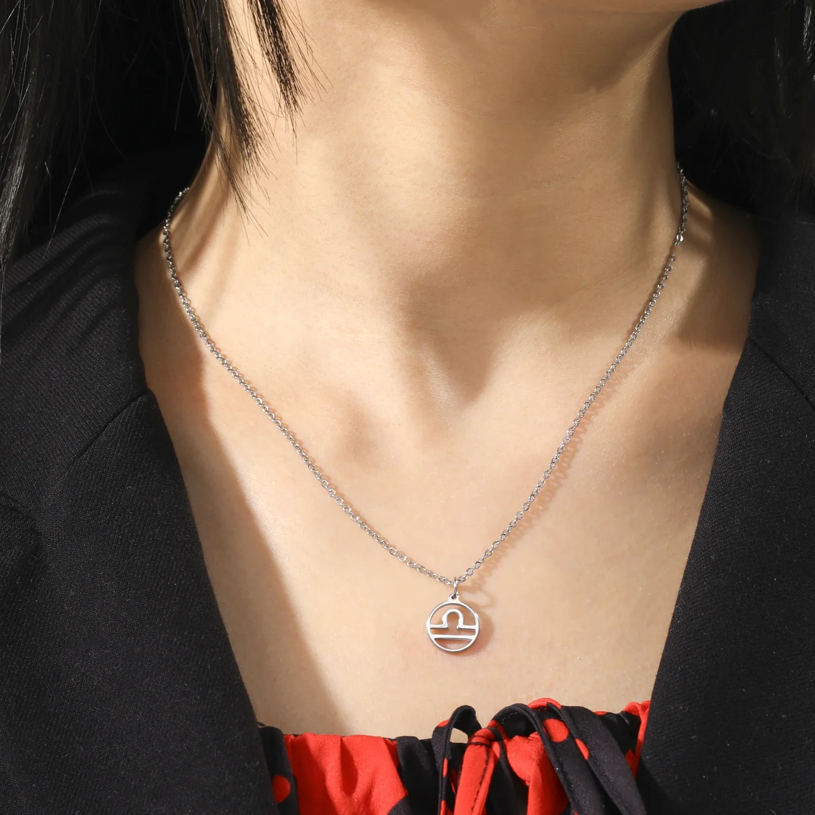 Skyrim Zodiac Libra Leo Pendant Necklace Women Sagittarius Taurus Cancer Virgo Stainless Steel 12 Constellation Necklaces Gift