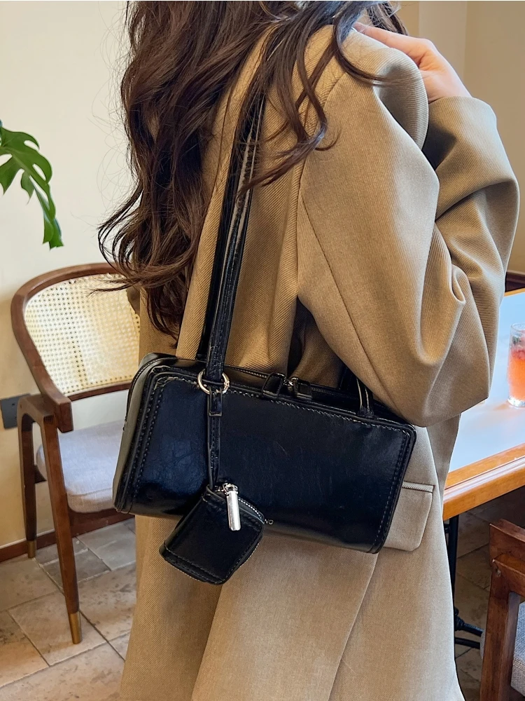 حقيبة جلدية صغيرة بتصميم عتيق للنساء، موديل 2024 الجديد، حقيبة مربعة أنيقة للعمل، حقيبة كتف واحدة راقية للخريف والشتاء