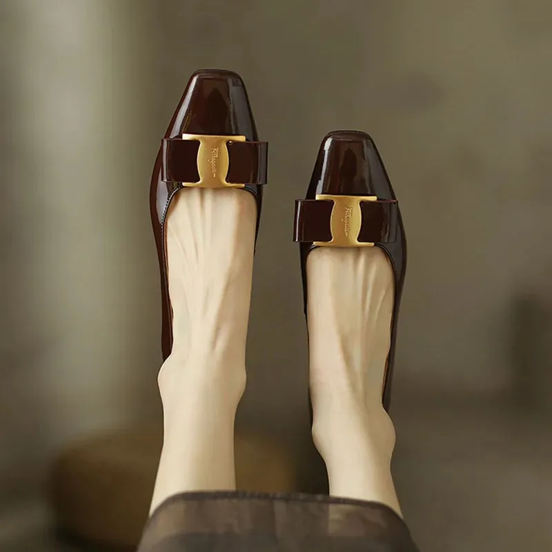 Scarpe basse da donna eleganti scarpe eleganti in pelle verniciata Slip on scarpe da barca scarpe da donna da ufficio con punta quadrata papillon
