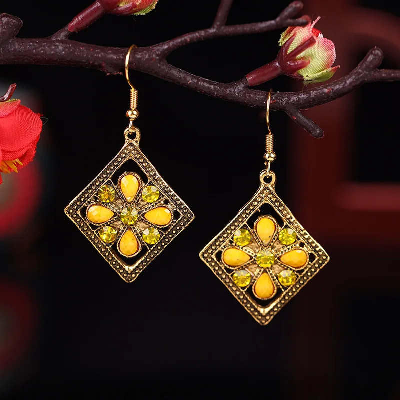 Vintage Ethnic Rhombus Rhinestone Flower Drop Earrings for Women Boho Antique Gold Color Hollow Indian Earring Jhumka Jewelry