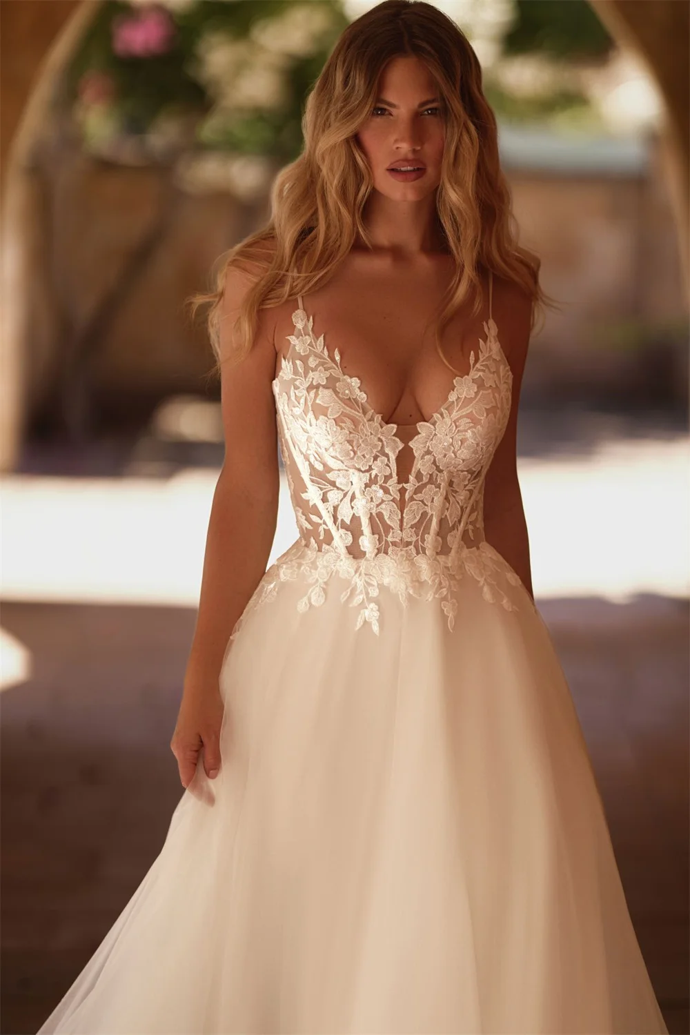 Kyoto personnalisé blanc Spaghetti sangle robe de mariée dos nu sans manches vestidos de noiva a-ligne Court Train robes de soirée