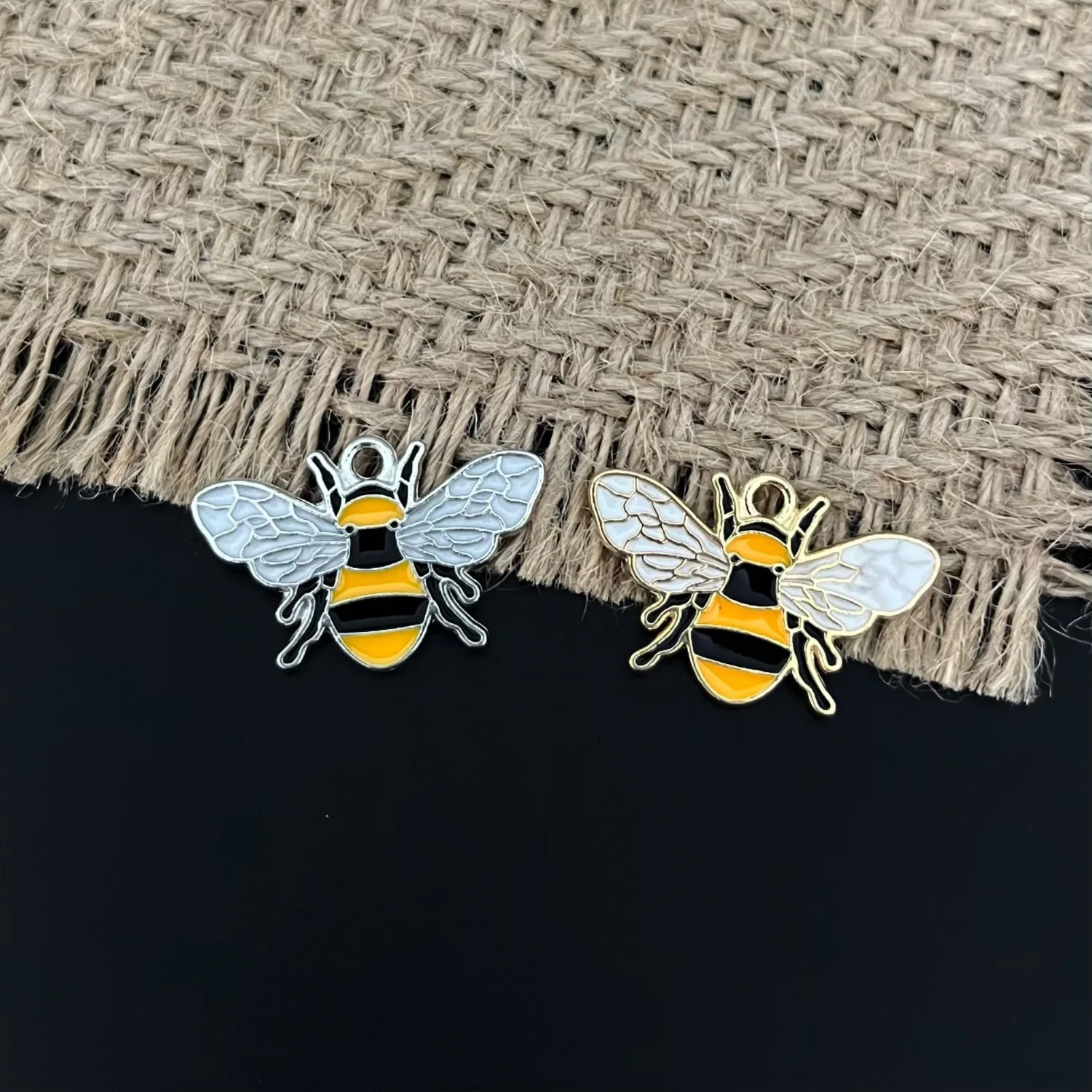 2Pcs Alloy Oil Drip Jewelry Accessories Little Bee Insect Animal Pendant Bracelet Keychain Necklace Charm