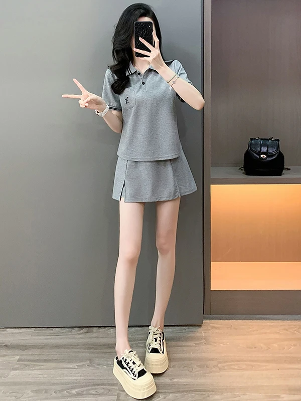 

Шикарный повседневный спортивный костюм в корейском стиле для женщин: серый топ с коротким рукавом, юбка и брюки, комплект из двух предметов, летняя мода, антивозрастной эффект