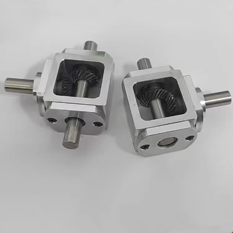 1:1 Right Angle Bevel Gearbox 10mm Shaft T-Type Cross Commutator 90 Degree Steering Gear Box for DIY Robotics CNC