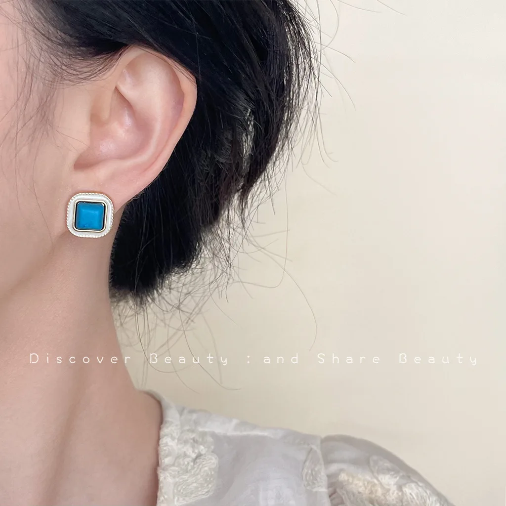 DIY accessories Oil painting sense mid-ancient style synthetic turquoise earrings niche retro light luxury stud earrings persona