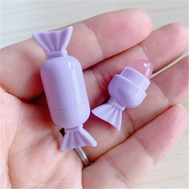 Cute Mini Silicone Lip Brush with Lid - Portable Lipstick Blending Brush for Lipstick/Lip Gloss | Travel-Friendly Makeup Tool