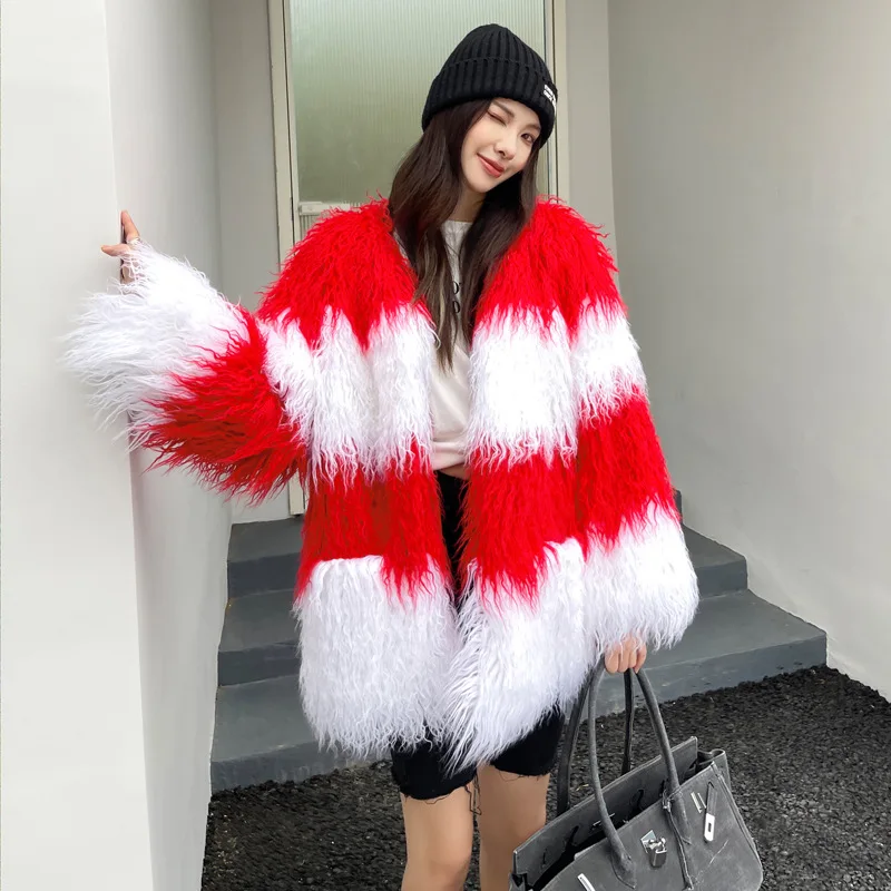 

2023 Fur imitation beach wool medium length V-neck red and white contrasting fur patchwork coat winter lamb wool coat