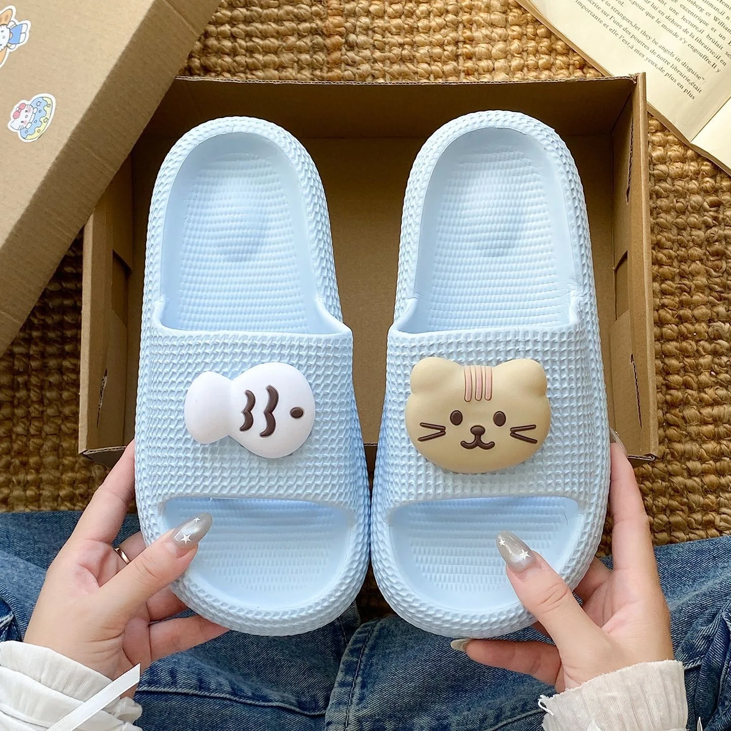 

Adorable kitty fish design indoor slippers women's open toe mules clogs home shoes woman light eva slipper female shower shoes
