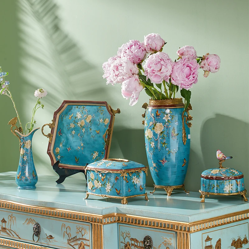 حلي سيراميك قديمة، مجوهرات راقية، تأثيث منزلي على الطراز الصيني، نحاس مع مزهرية من البورسلين، هدايا مدخل راقية